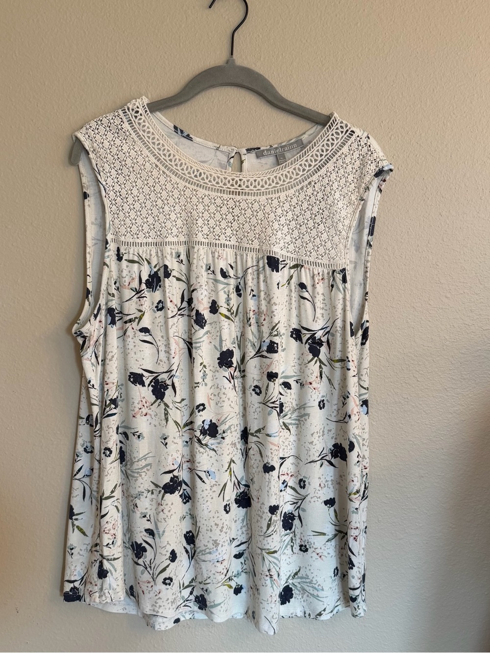 Daniel Rainn White Floral Crochet Yoke Sleeveless Top